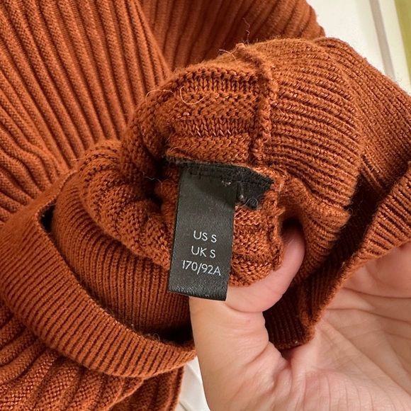 Elegant Rust Ribbed Sweater - Picture 7 of 7